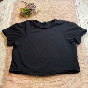 GSTQ Black Short Sleeve Crop Tee sz XL